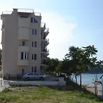 Guest house лазурен бряг 2*