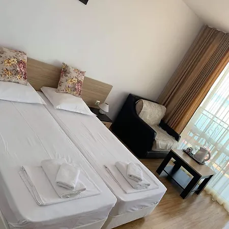 Guest house Lazuren Bryag 2*