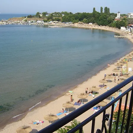 Guest house Lazuren Bryag