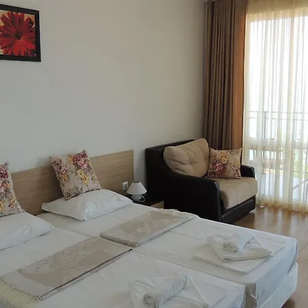Guest house Lazuren Bryag